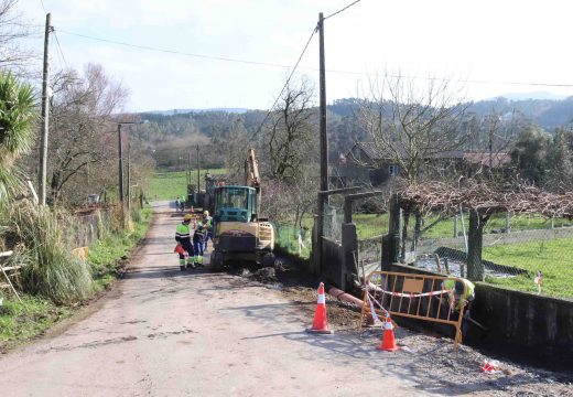 O Concello de Lousame inviste 70.000 euros nas obras de pavimentación do viario que une Servia coa estrada Padrón-Portobravo